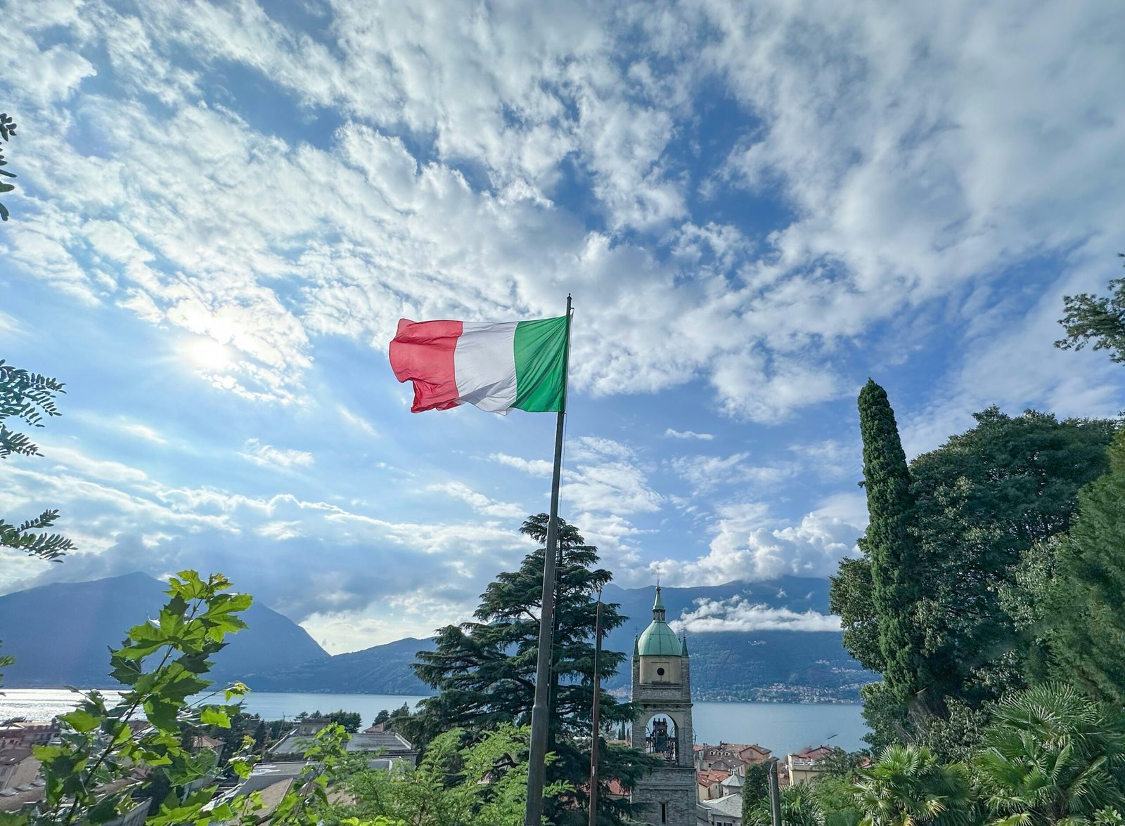 Italien-Flagge in den Dolomiten